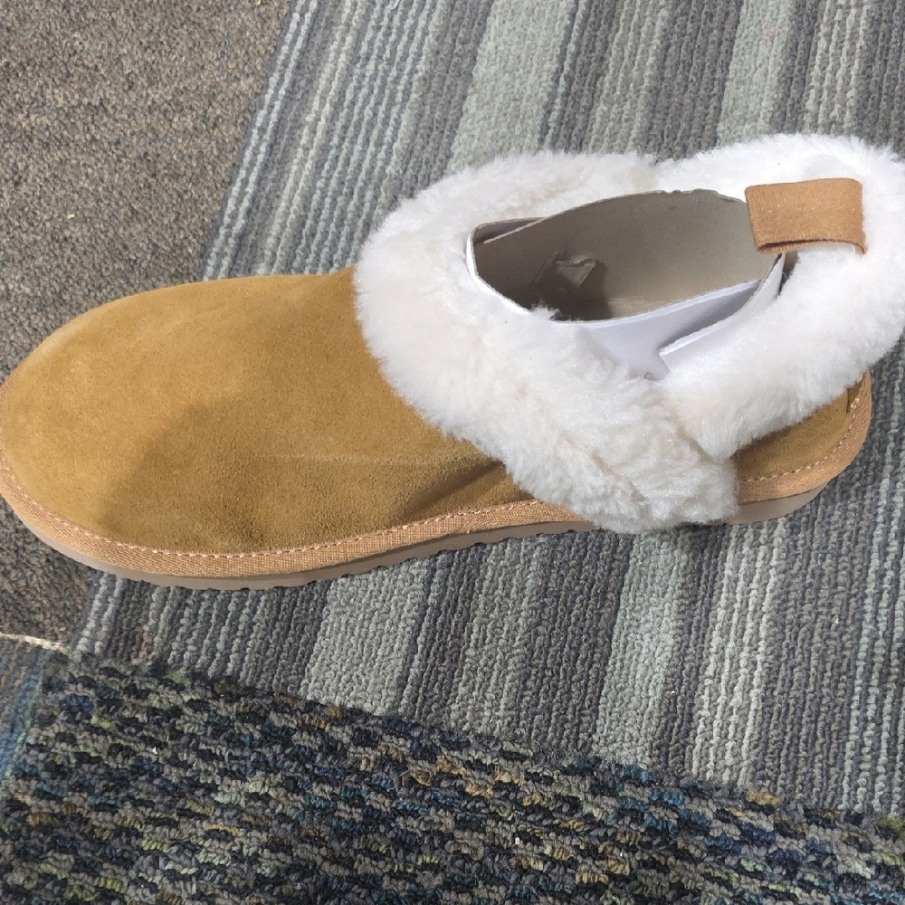 Koolaburra Tan and White Ankle Booties